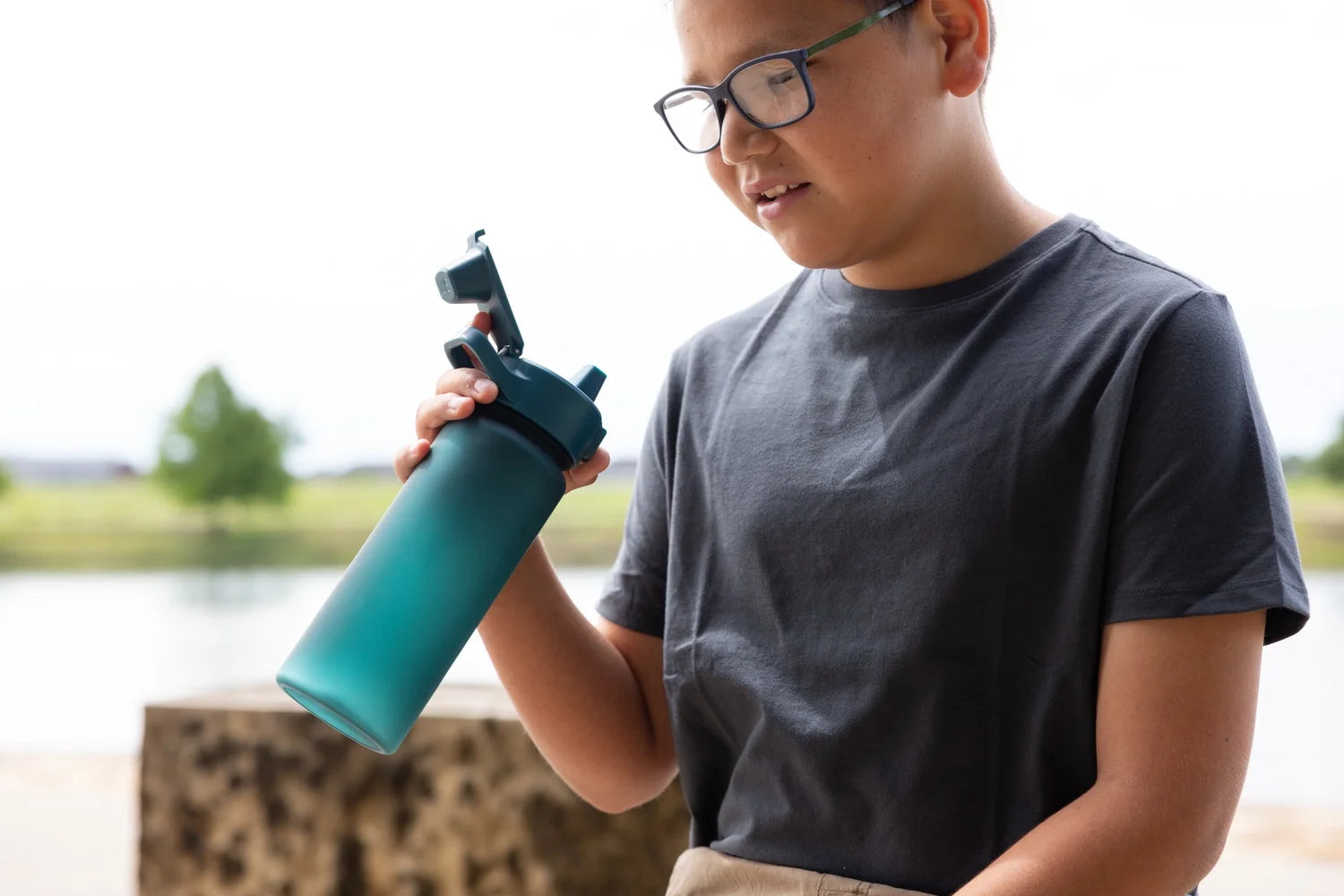 22 Fl Oz Reusable Tritan Summit Water Bottle with Silicone Straw Lid|Riptide