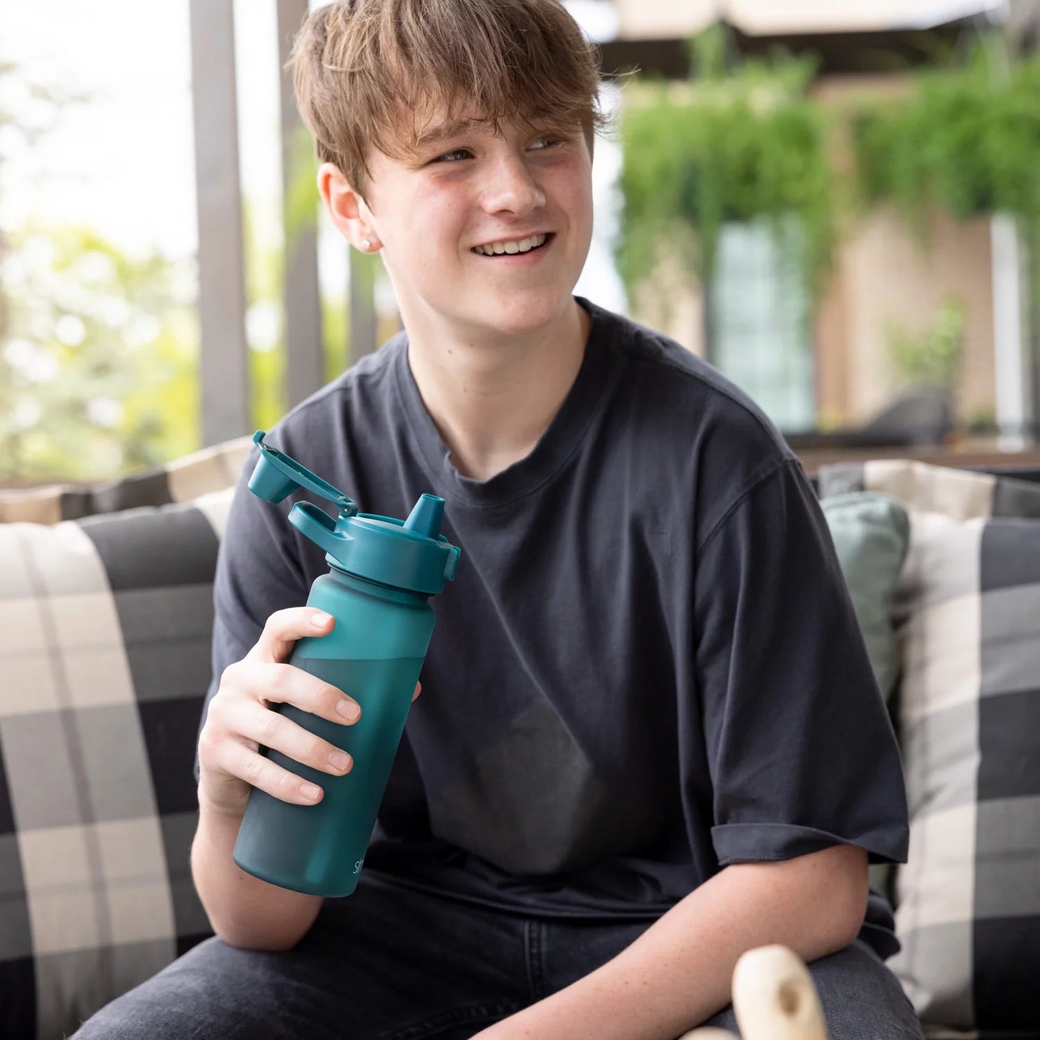 22 Fl Oz Reusable Tritan Summit Water Bottle with Silicone Straw Lid|Riptide